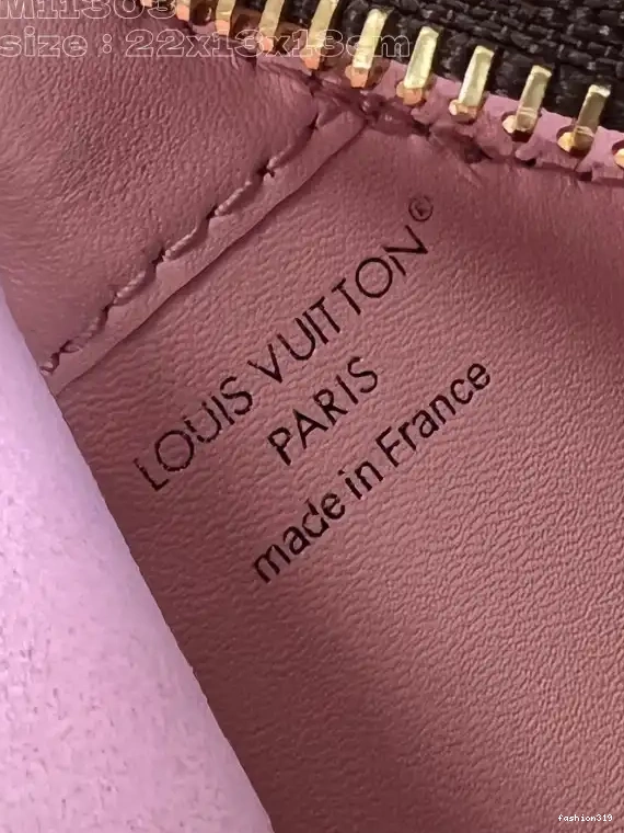 VUITTON Bloom Pouch-22.5*13*13CM LOUIS 0401